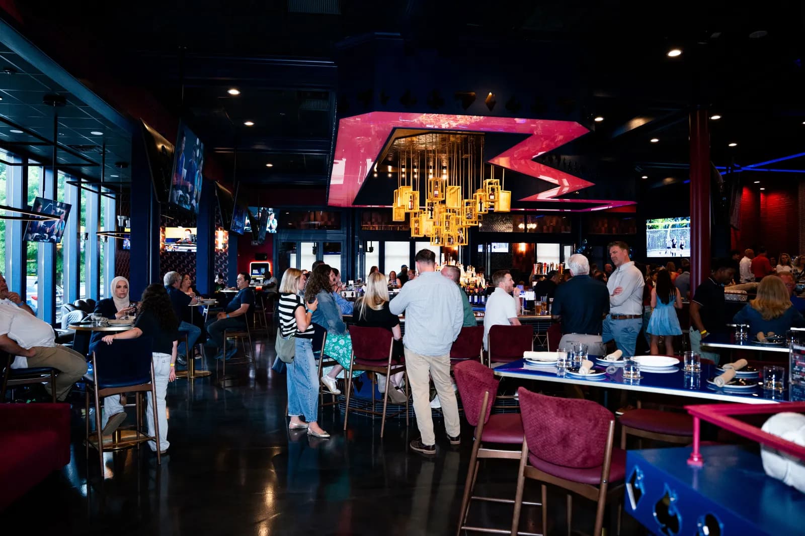 A full bar and dining floor on a busy night at Showdown Social in Alpharetta